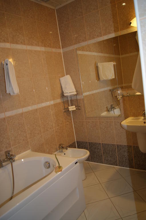 Hotel Restauracja Tawerna Гливице Номер фото
