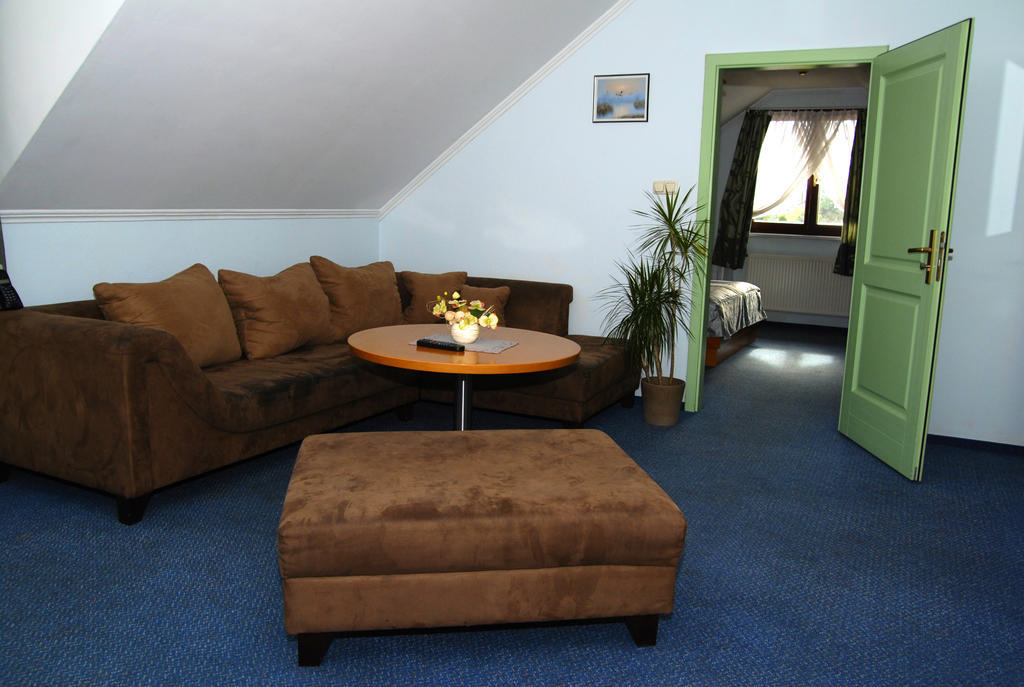 Hotel Restauracja Tawerna Гливице Номер фото