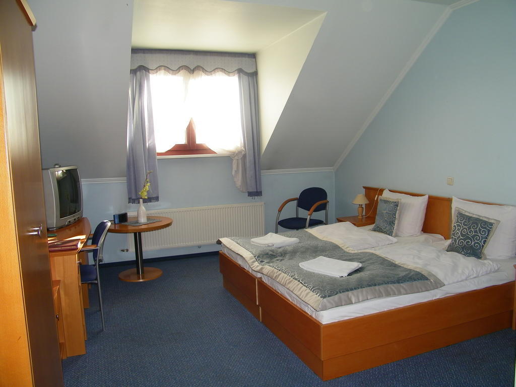 Hotel Restauracja Tawerna Гливице Номер фото