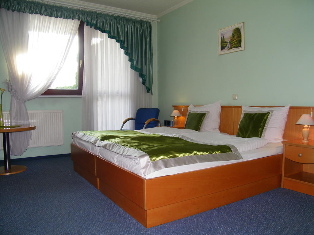 Hotel Restauracja Tawerna Гливице Номер фото