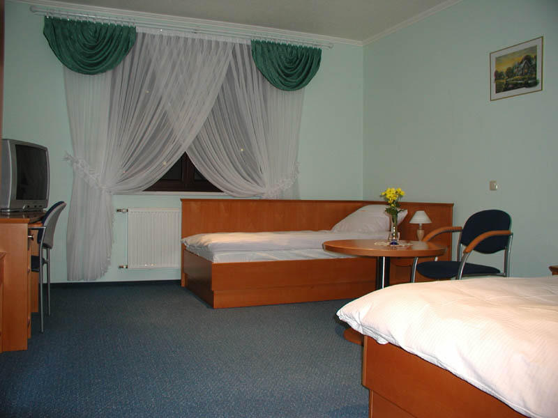 Hotel Restauracja Tawerna Гливице Экстерьер фото