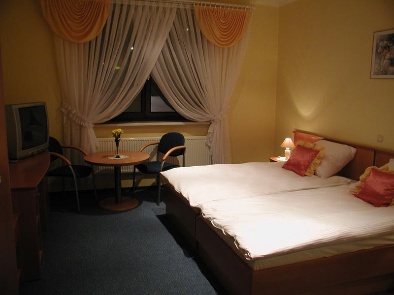 Hotel Restauracja Tawerna Гливице Номер фото