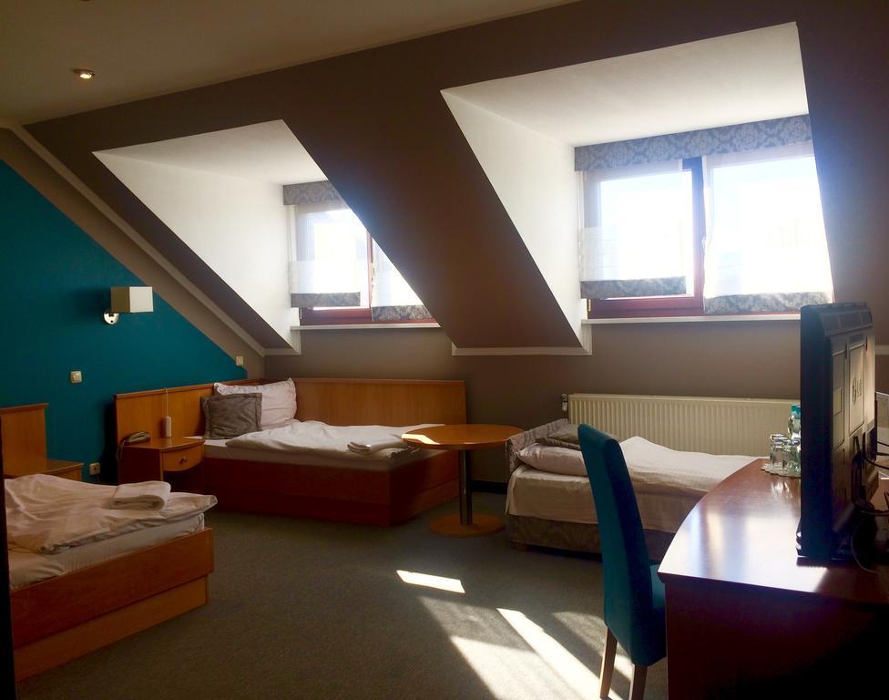 Hotel Restauracja Tawerna Гливице Экстерьер фото