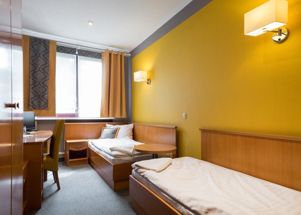 Hotel Restauracja Tawerna Гливице Экстерьер фото